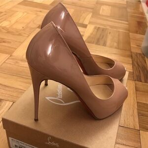 Christian Louboutins very prive nude